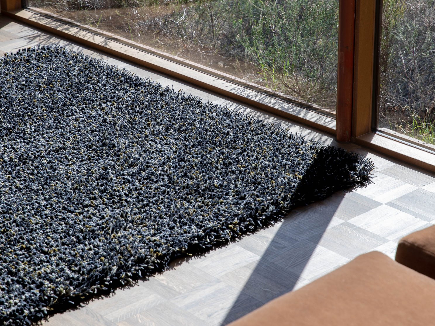 Alfombra Shaggy Spring de Brink & Campman. Elegancia atemporal para tu hogar.