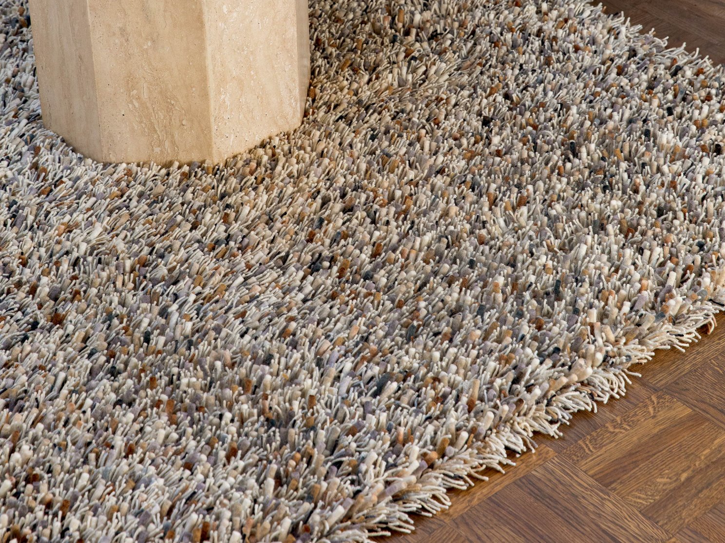 Alfombra Shaggy Spring de Brink & Campman. Elegancia atemporal para tu hogar.