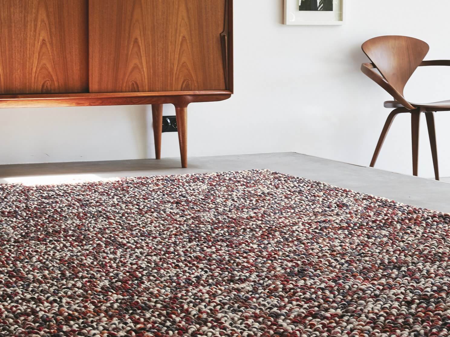 Alfombra Marble de Brink & Campman en diseño empedrado, tejida a mano en pura lana virgen.