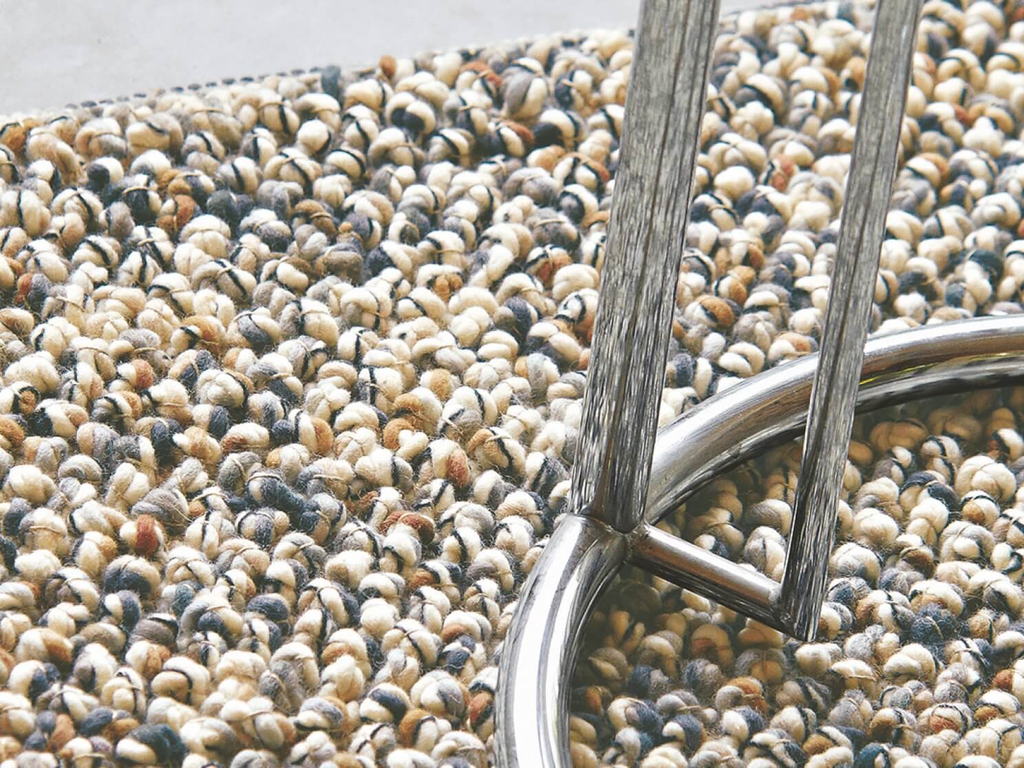 Alfombra Marble de Brink & Campman en diseño empedrado, tejida a mano en pura lana virgen.