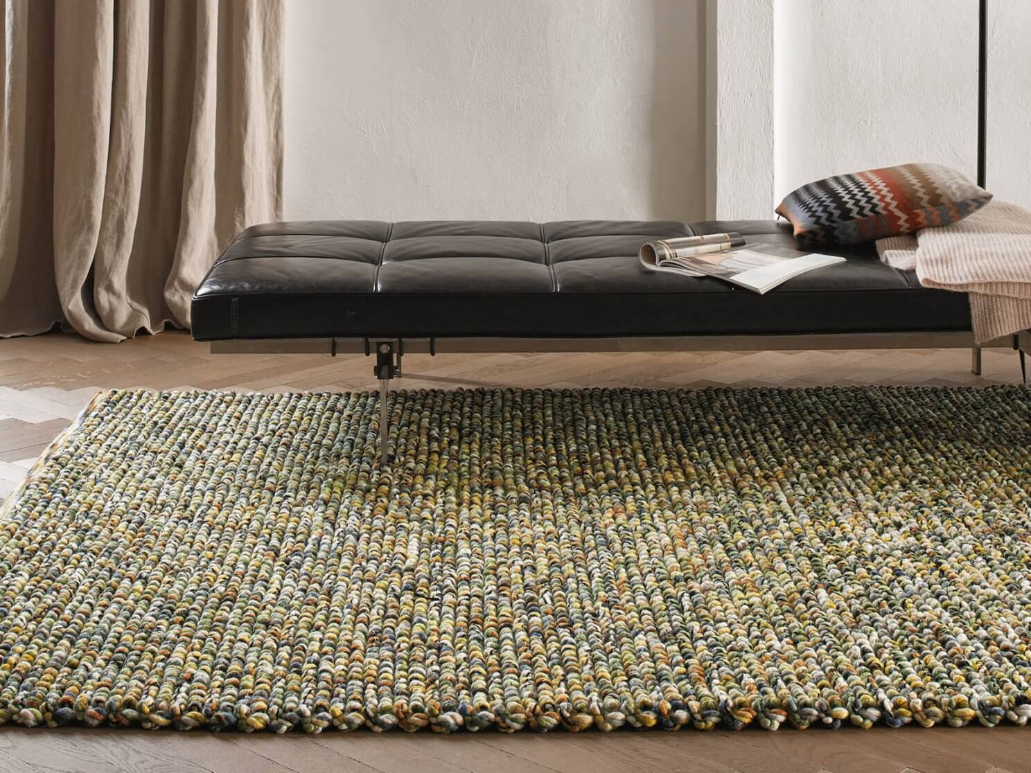 Alfombra Marble de Brink & Campman en diseño empedrado, tejida a mano en pura lana virgen.