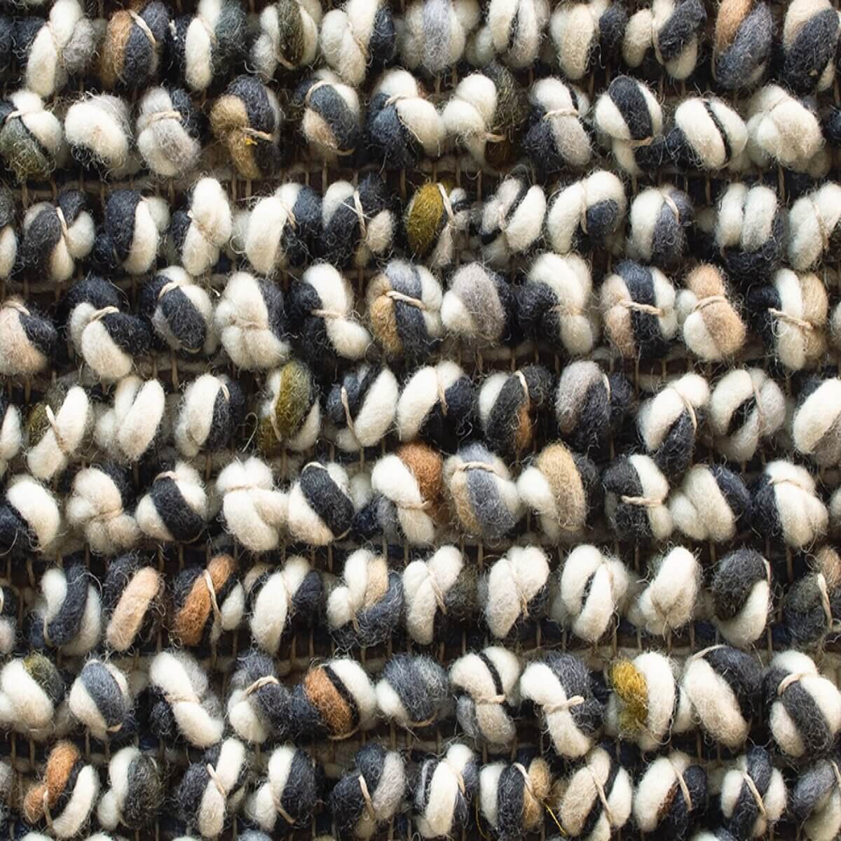 Alfombra Marble de Brink & Campman en diseño empedrado, tejida a mano en pura lana virgen.