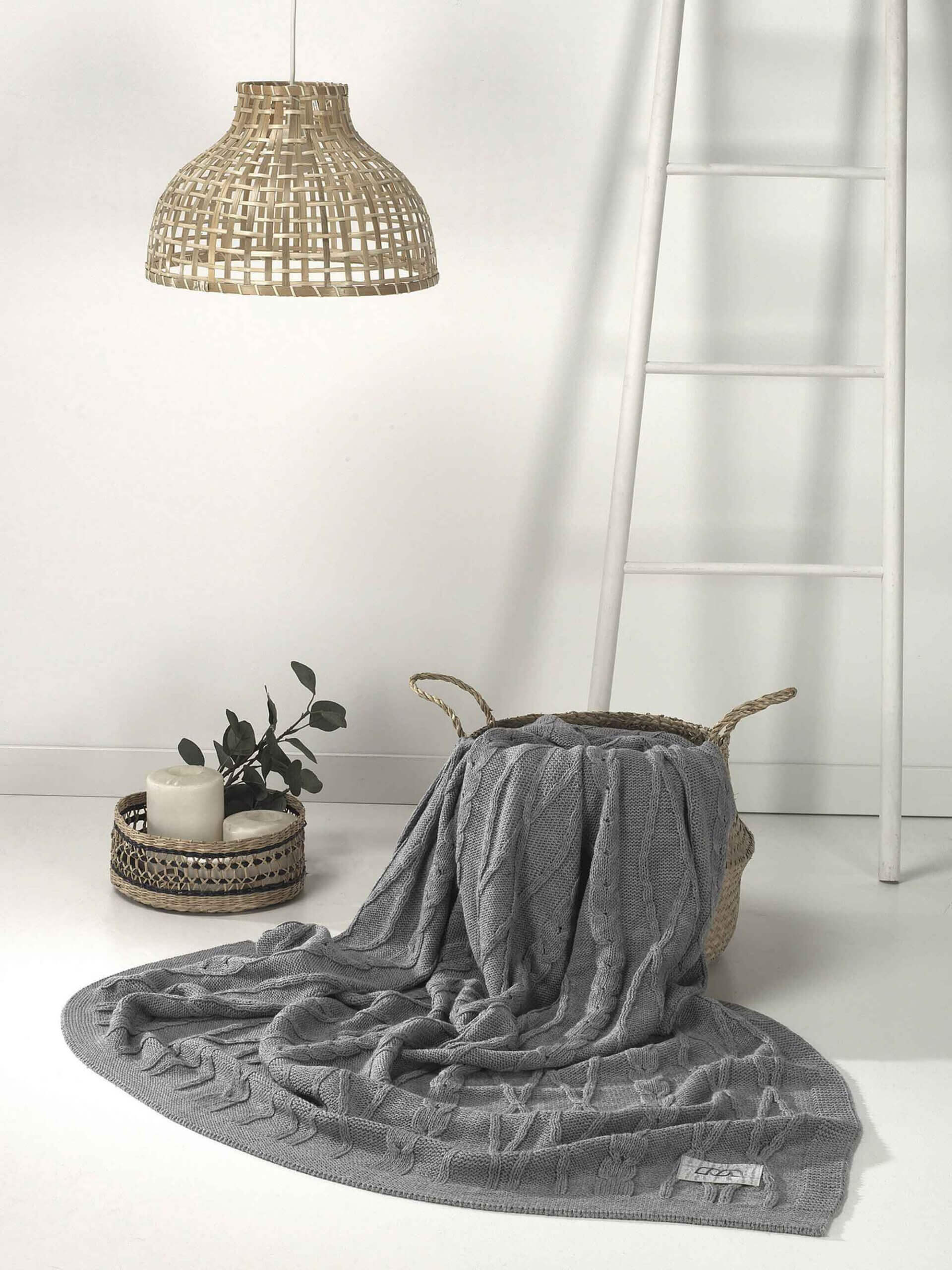 Plaid Vesi de Mora en tienda de decoración de Bilbao Decorazone