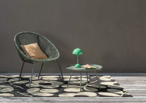 Alfombra exterior negra en tienda de alfombras Decorazone