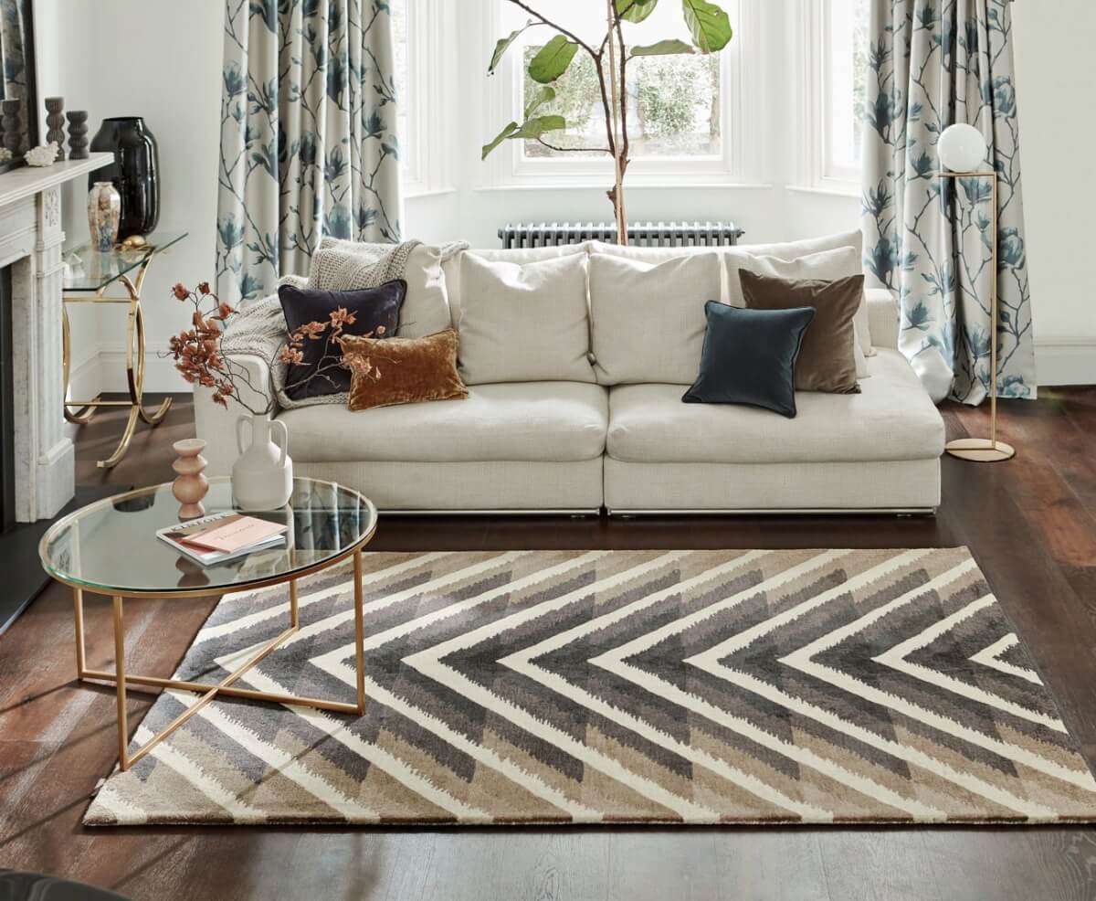 Alfombra lana con diseño geométrico en tonos tostados en Decorazone