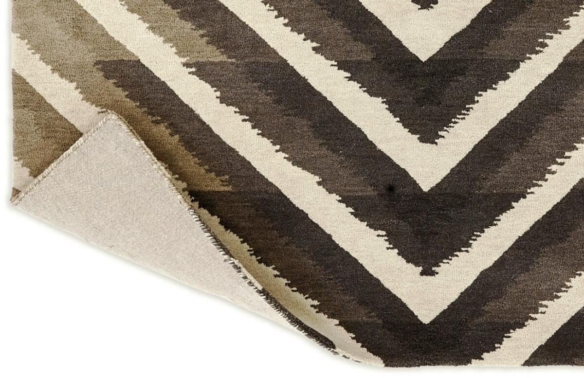 Alfombra lana con diseño geométrico en tonos tostados en Decorazone