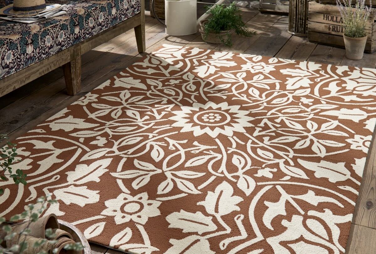 Alfombra de exterior con diseño Morris en color caldera en Decorazone tienda de alfombras