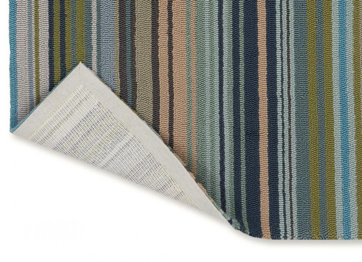 Alfombra exterior con diseño lineal en tienda de alfombras Decorazone