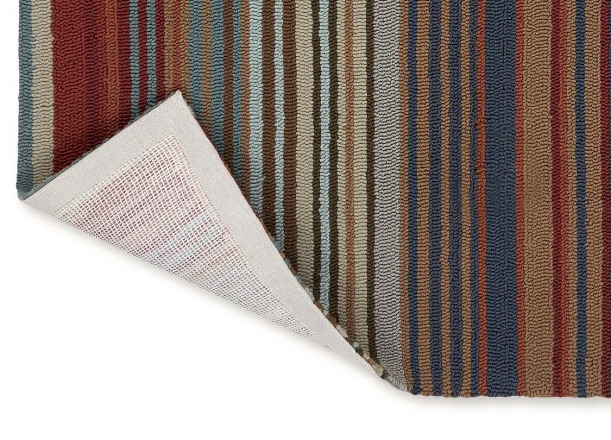 Alfombra exterior con diseño lineal en tienda de alfombras Decorazone