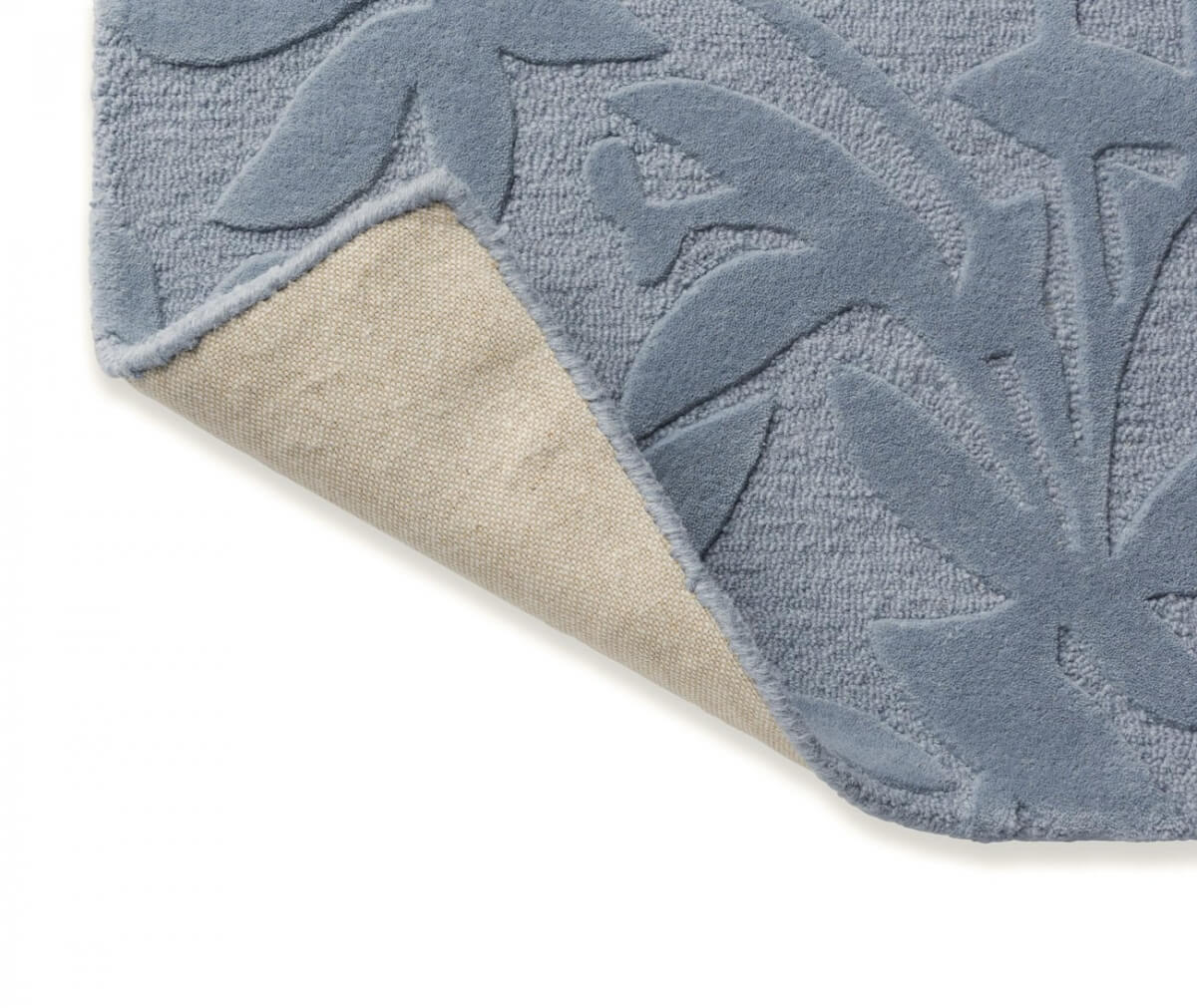 Alfombra Laura Ashley Cleavers de lana virgen, diseño floral tallado.