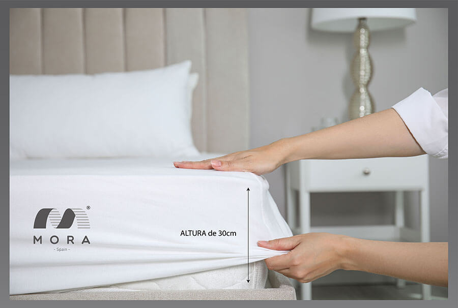 Detalle de ajuste sábana bajera Mora P61 para colchón de hasta 30cm de alto.